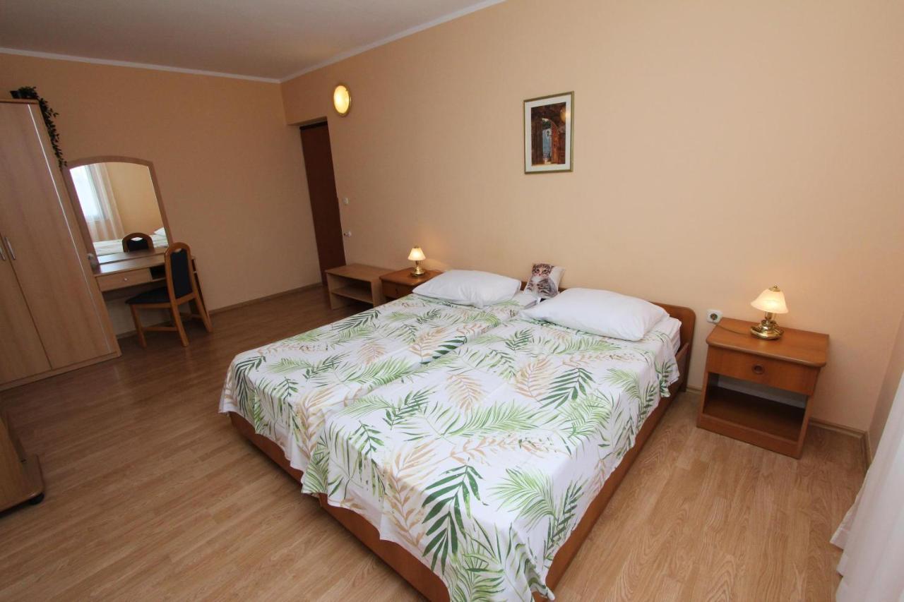 Appartement And Dino *